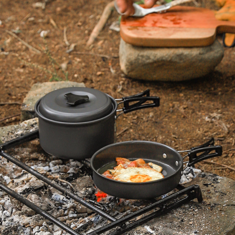 Camping pots and pans set
