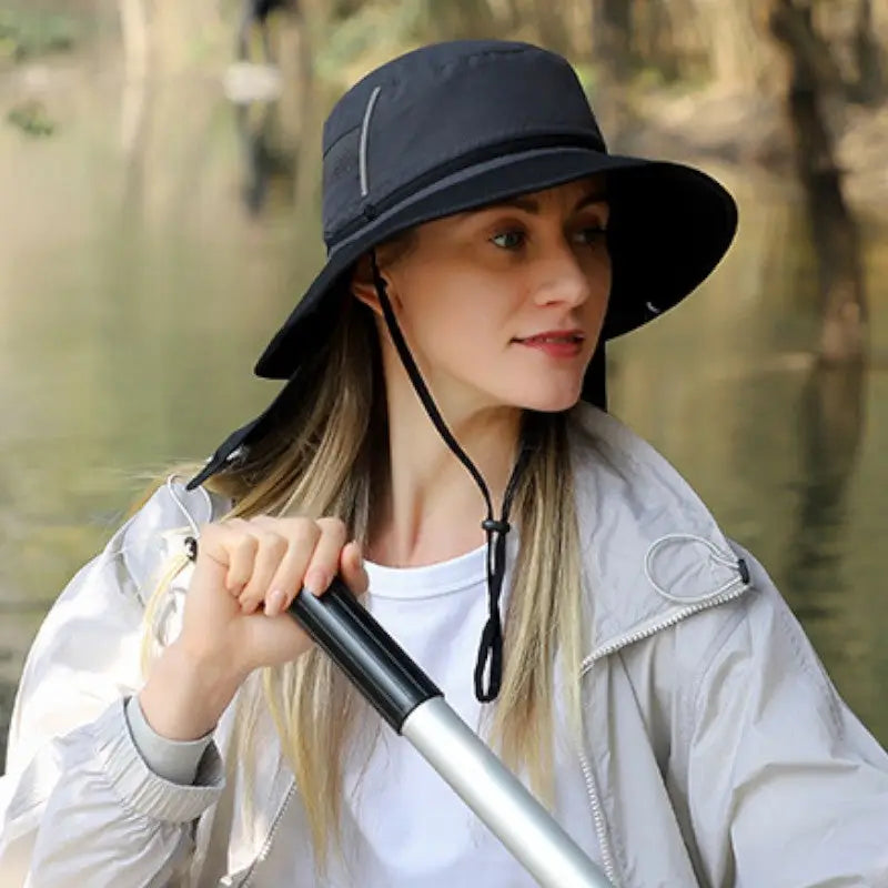 Lightweight bush hat