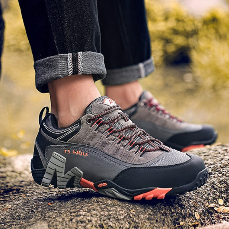 Lightweight tactical hiking shoes
