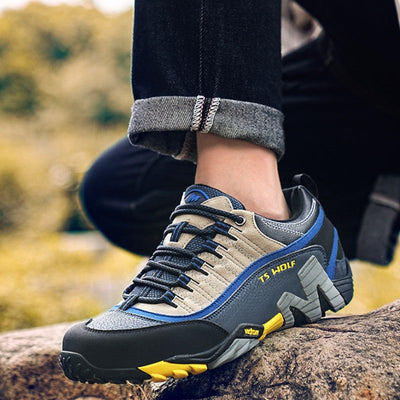 Lightweight tactical hiking shoes